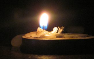 How To Make An Emergency Candle Without Wax In Case SHTF Happens