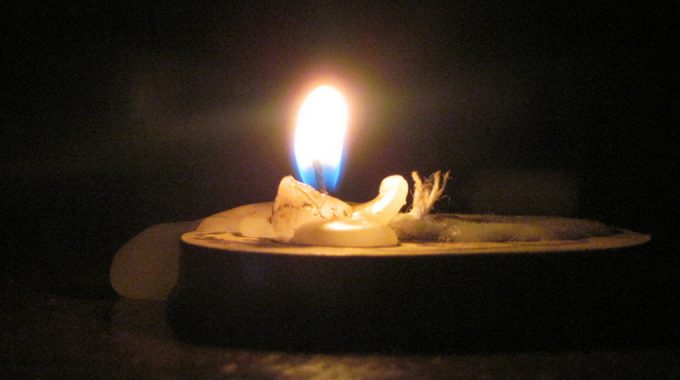 How To Make An Emergency Candle Without Wax In Case SHTF Happens